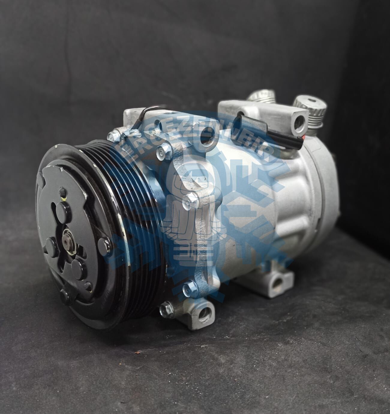 Kompresör 'REVİZYONLU' UNİVERSAL SAPLAMALI ÜSTTEN ÇIKIŞ 6PK