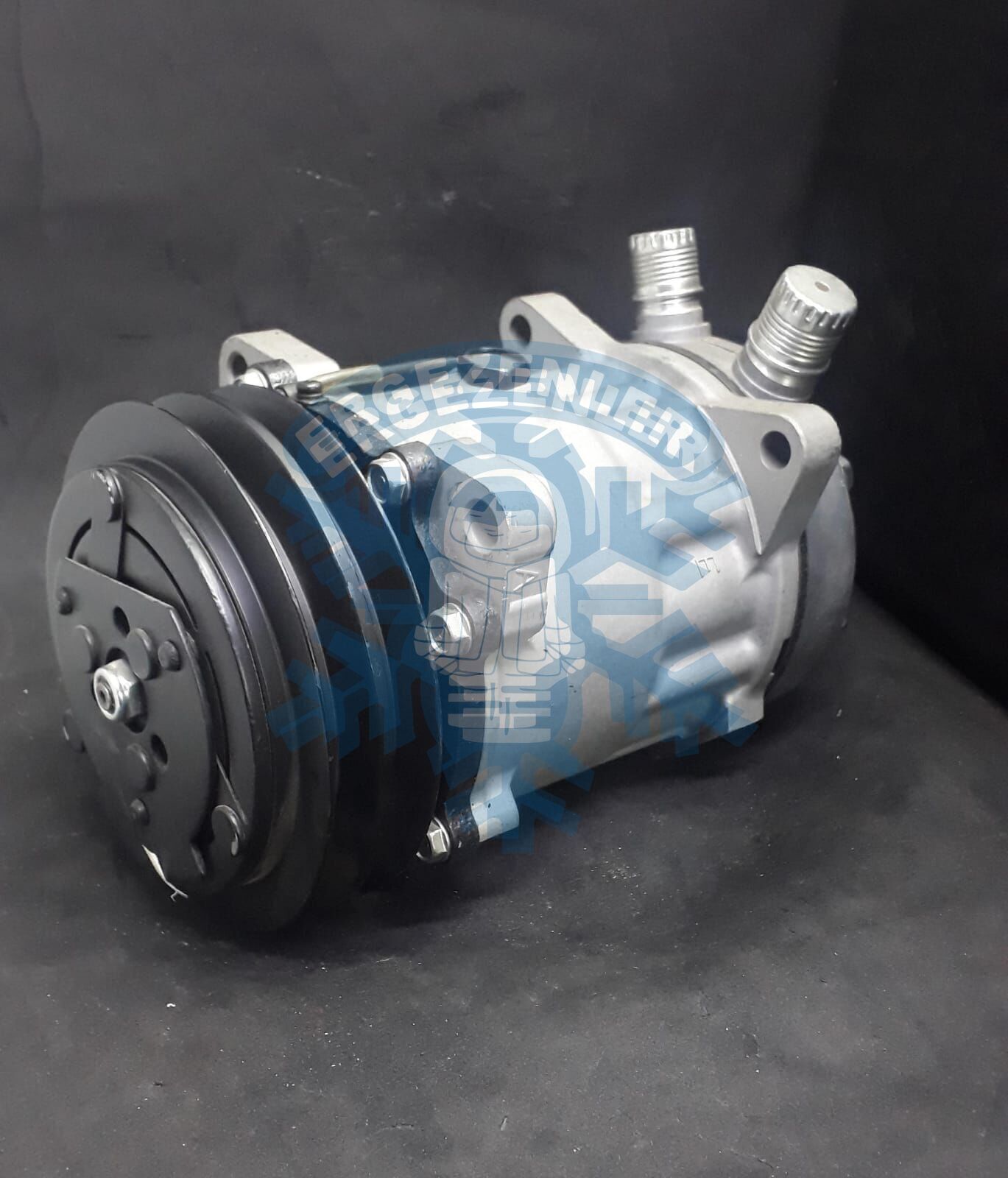 Kompresör 'REVİZYONLU' UNİVERSAL KULAKLI V KASNAK ÜSTTEN ÇIKIŞ ÇEVİRMELİK