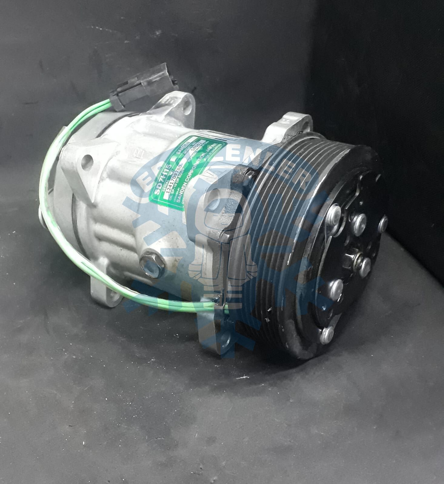 Kompresör CAT KULAKLI 24V ÇİFT FİŞ SANDEN