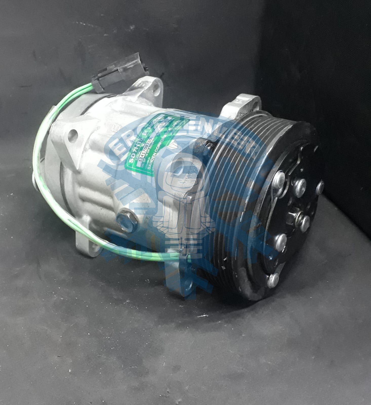 Kompresör CAT KULAKLI 24V ÇİFT FİŞ SANDEN