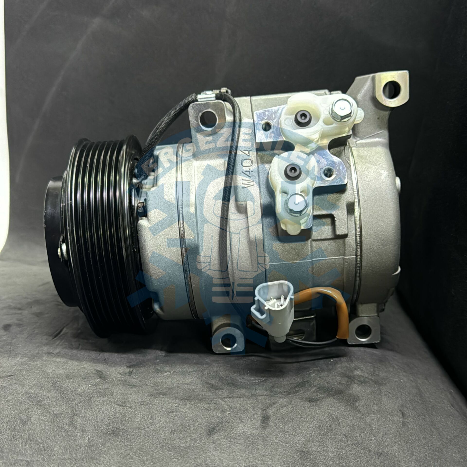Kompresör Toyota Rav4 II 2.0 4WD 00 - 05 10S15C  OE: 8841042080